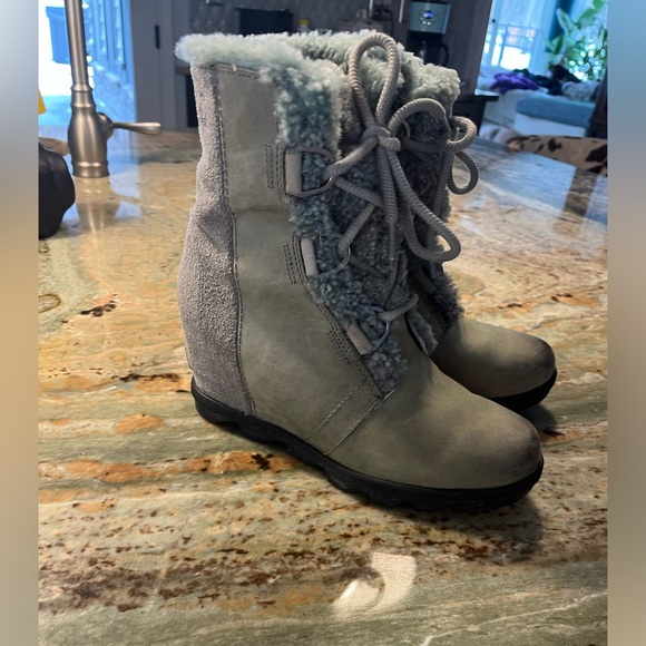 SOREL WOMEN'S JOAN OF ARCTIC™ WEDGE II SHEARLING BOOT in Quarry - 8.5 - Picture 5 of 10